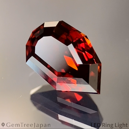 【Flame Frame】Orangy Red Zircon 1.093ct / Tanzania