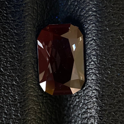 Violetish Gray Spinel 1.00ct / Elegant Cut