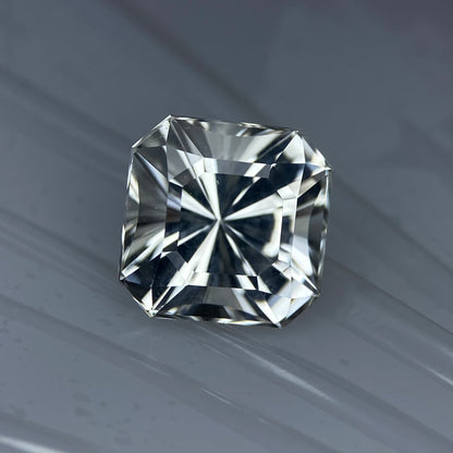 Colorless Topaz 6.865ct / Vietnam / ZB Narika Cut