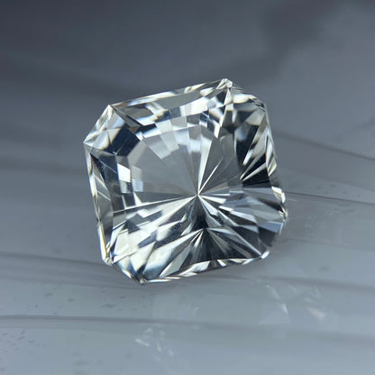 Colorless Topaz 6.865ct / Vietnam / ZB Narika Cut