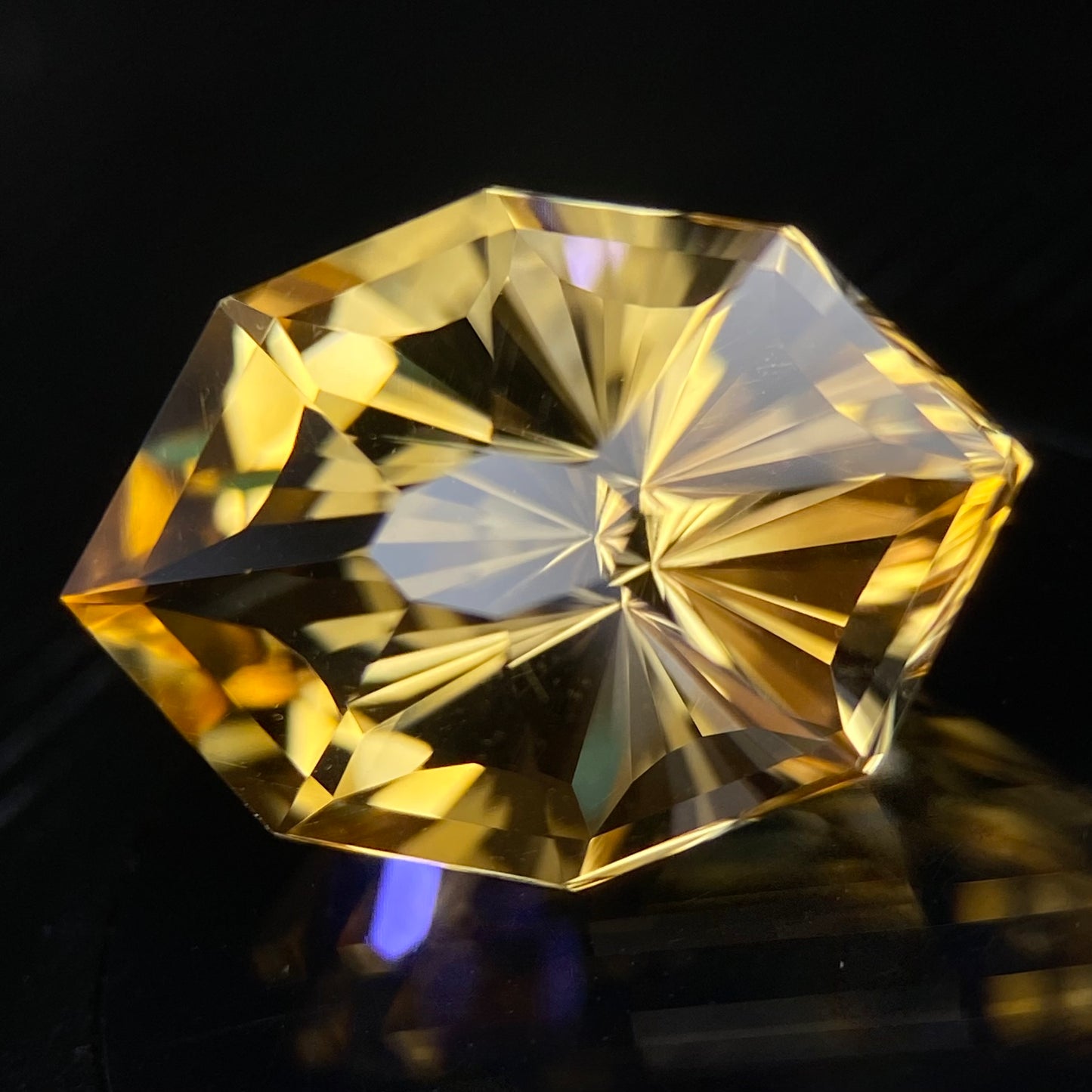 Citrine 4.21ct / Umbrella Narika Cut