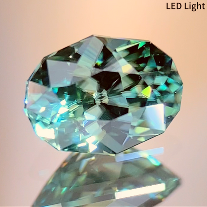 UV Tenebrescent Zircon 0.76ct