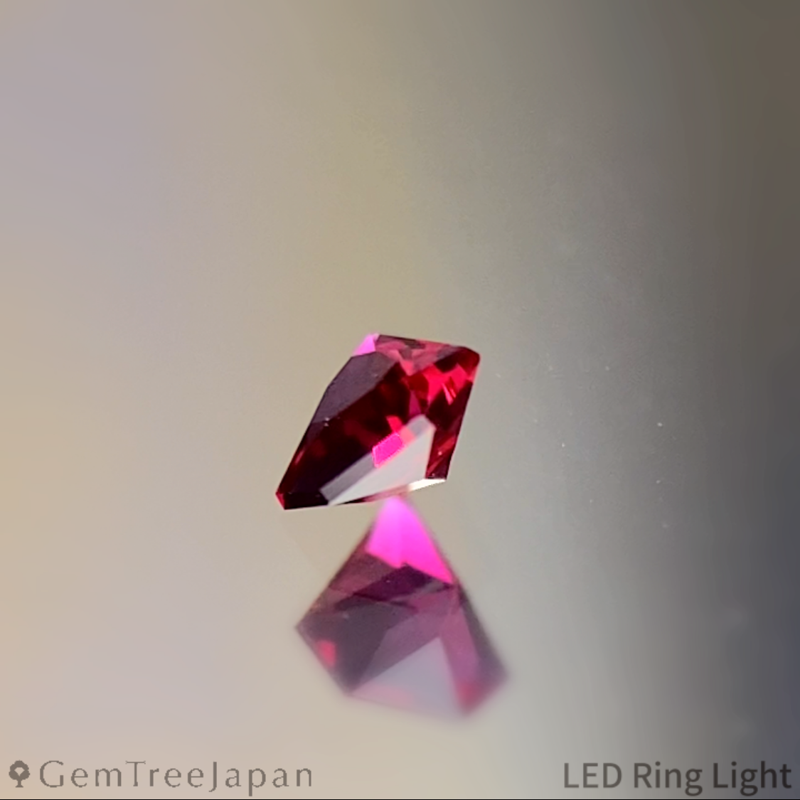 Pigeon Blood Ruby 0.096ct / Thailand