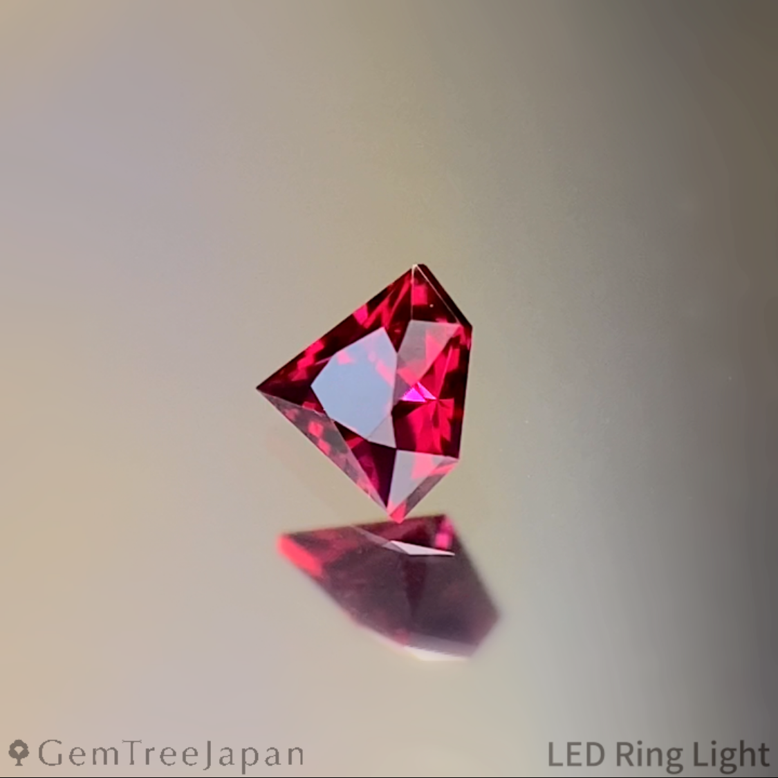 Pigeon Blood Ruby 0.096ct / Thailand
