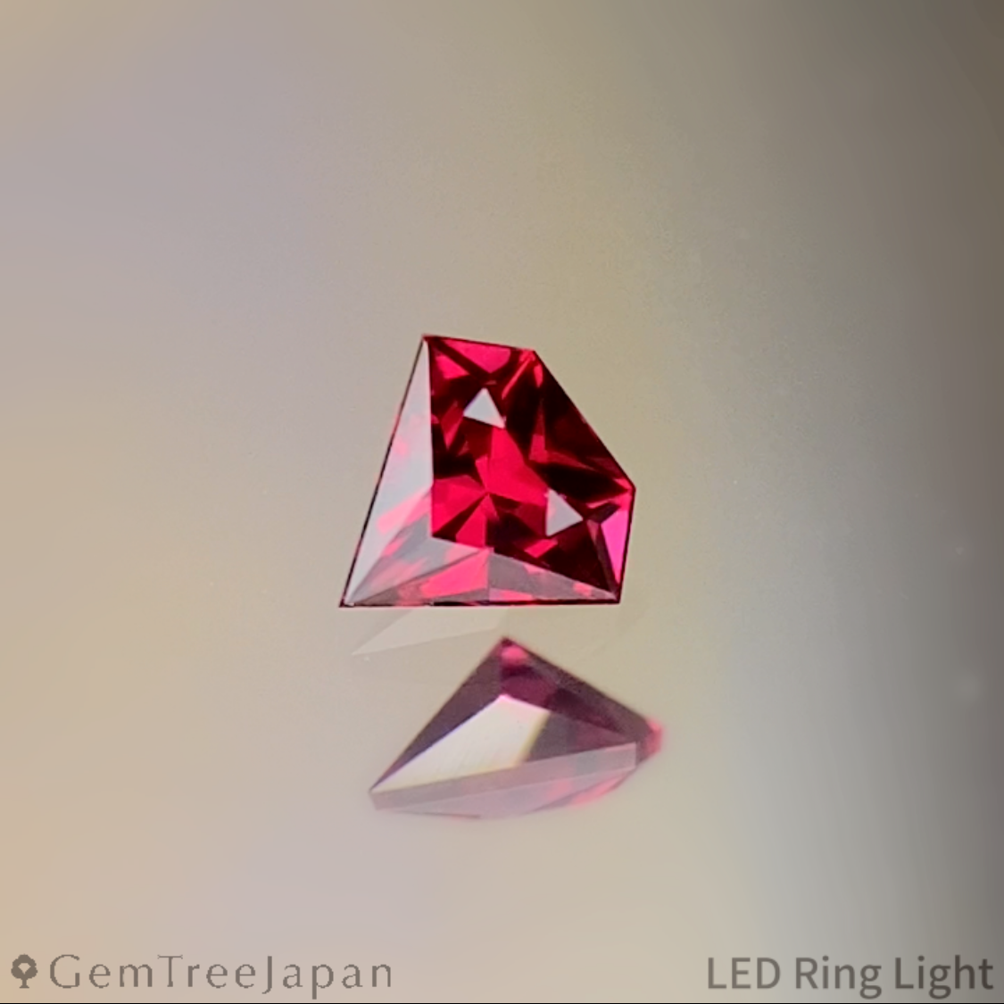 Pigeon Blood Ruby 0.096ct / Thailand