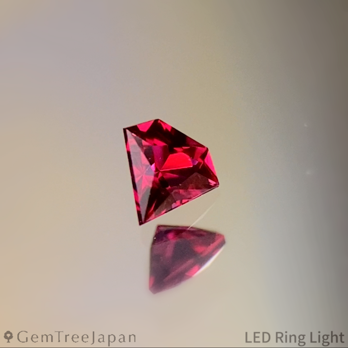 Pigeon Blood Ruby 0.096ct / Thailand