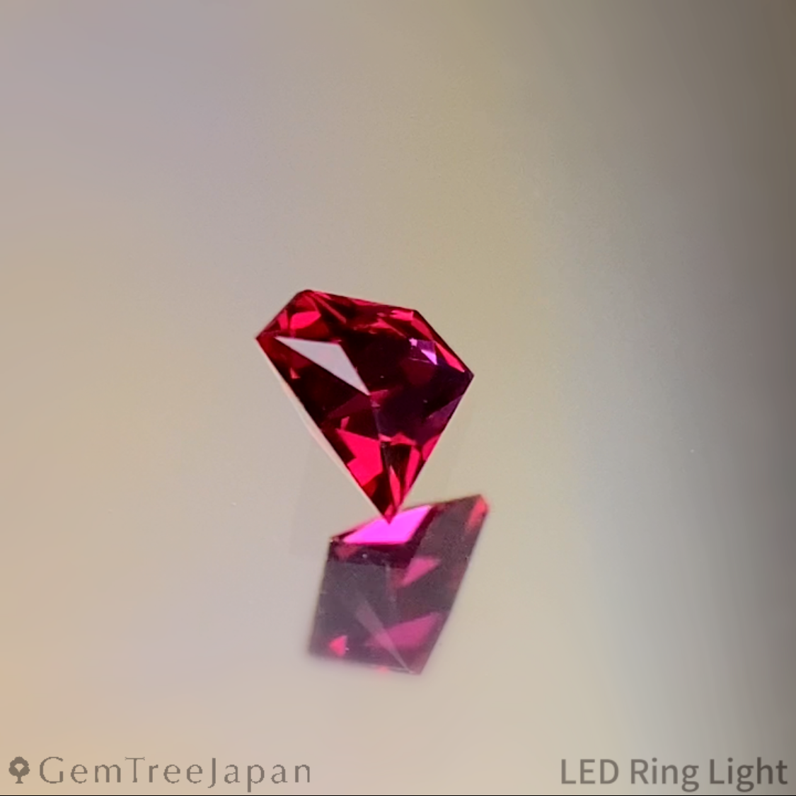 Pigeon Blood Ruby 0.096ct / Thailand