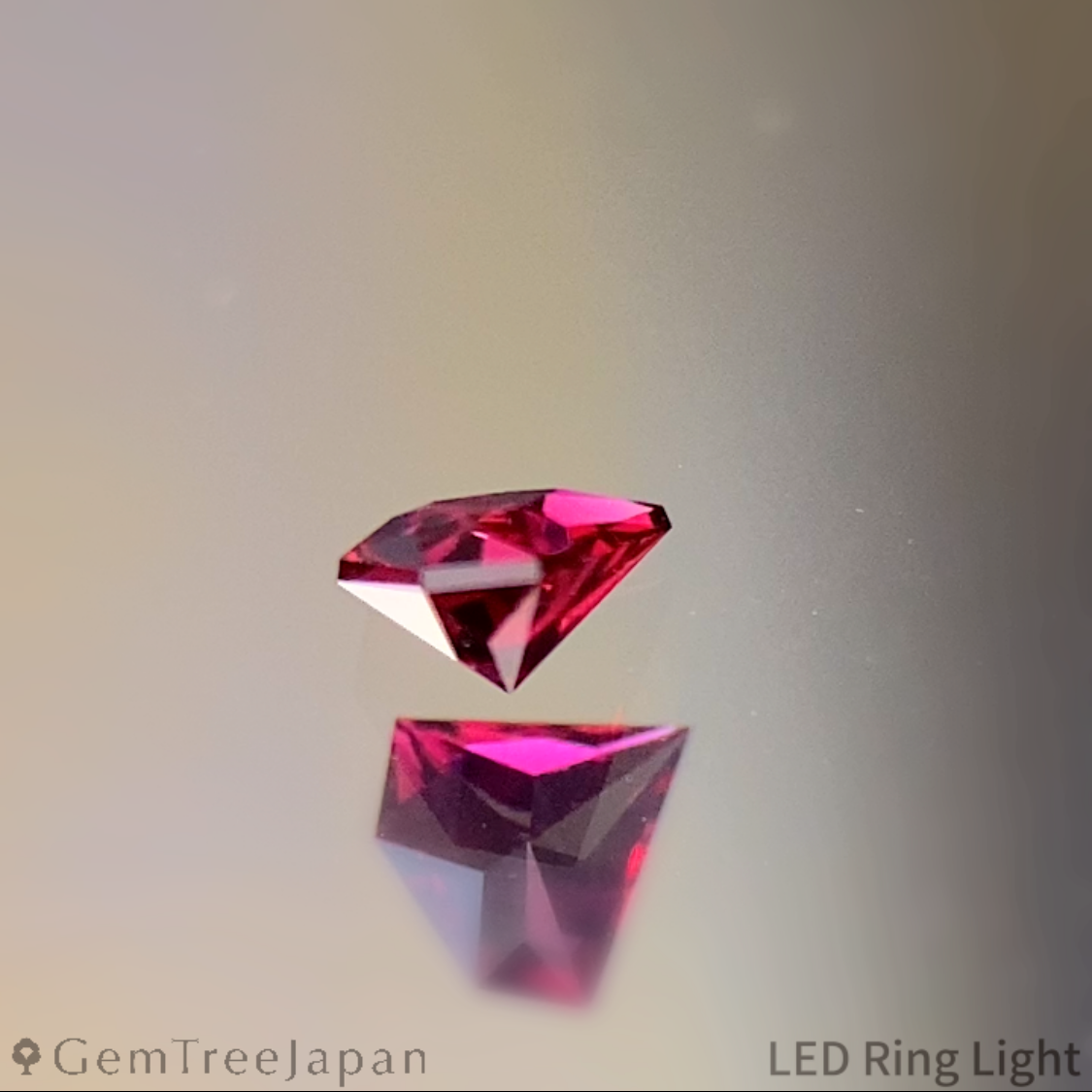 Pigeon Blood Ruby 0.096ct / Thailand