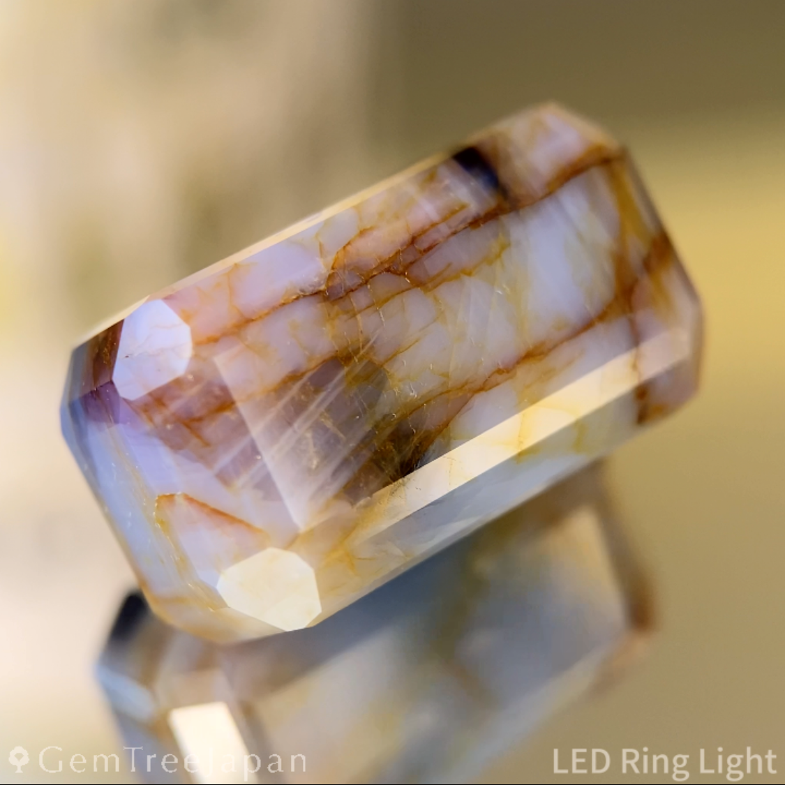 Un-Heat Parti-Color Sapphire 47.00ct / Vietnam