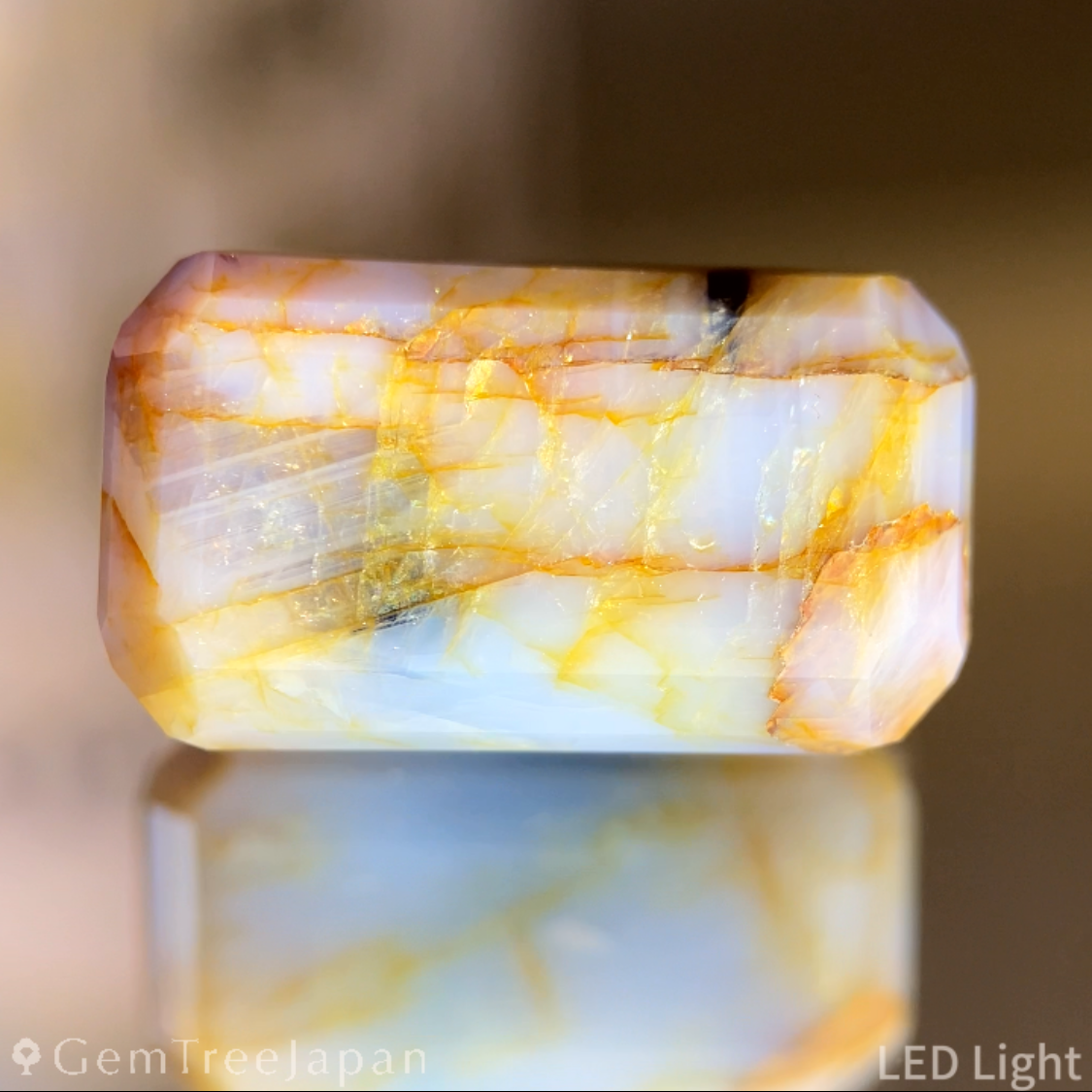 Un-Heat Parti-Color Sapphire 47.00ct / Vietnam