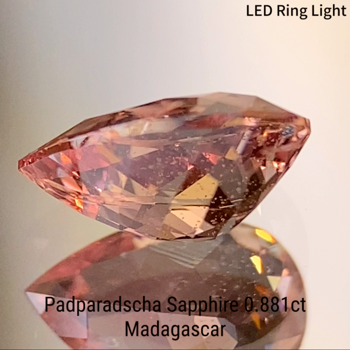 Padparadscha Sapphire 0.881ct / Madagascar