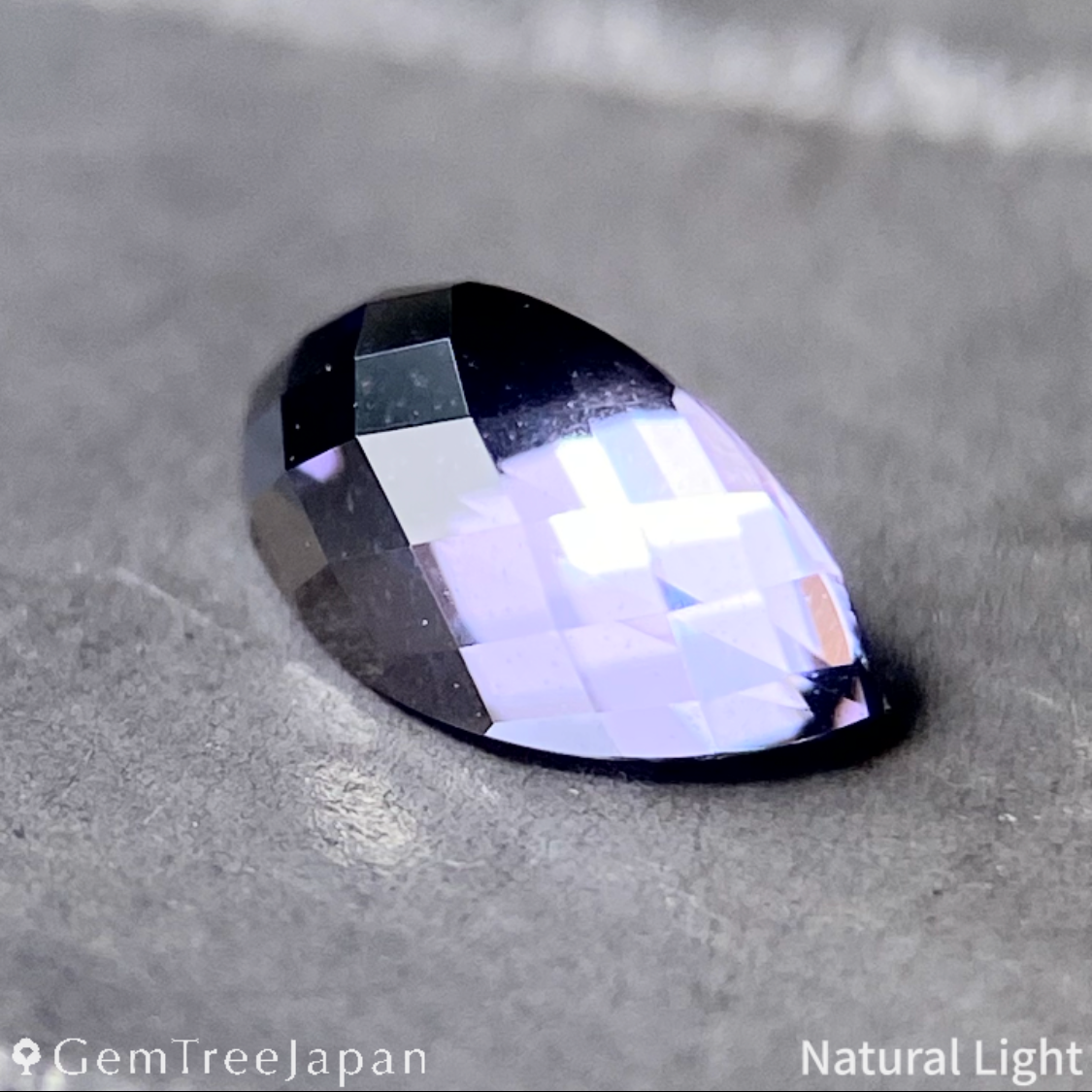 【Trial Price】"Fruit Cut" Pinkish Violet Spinel 0.428ct / Madagascar