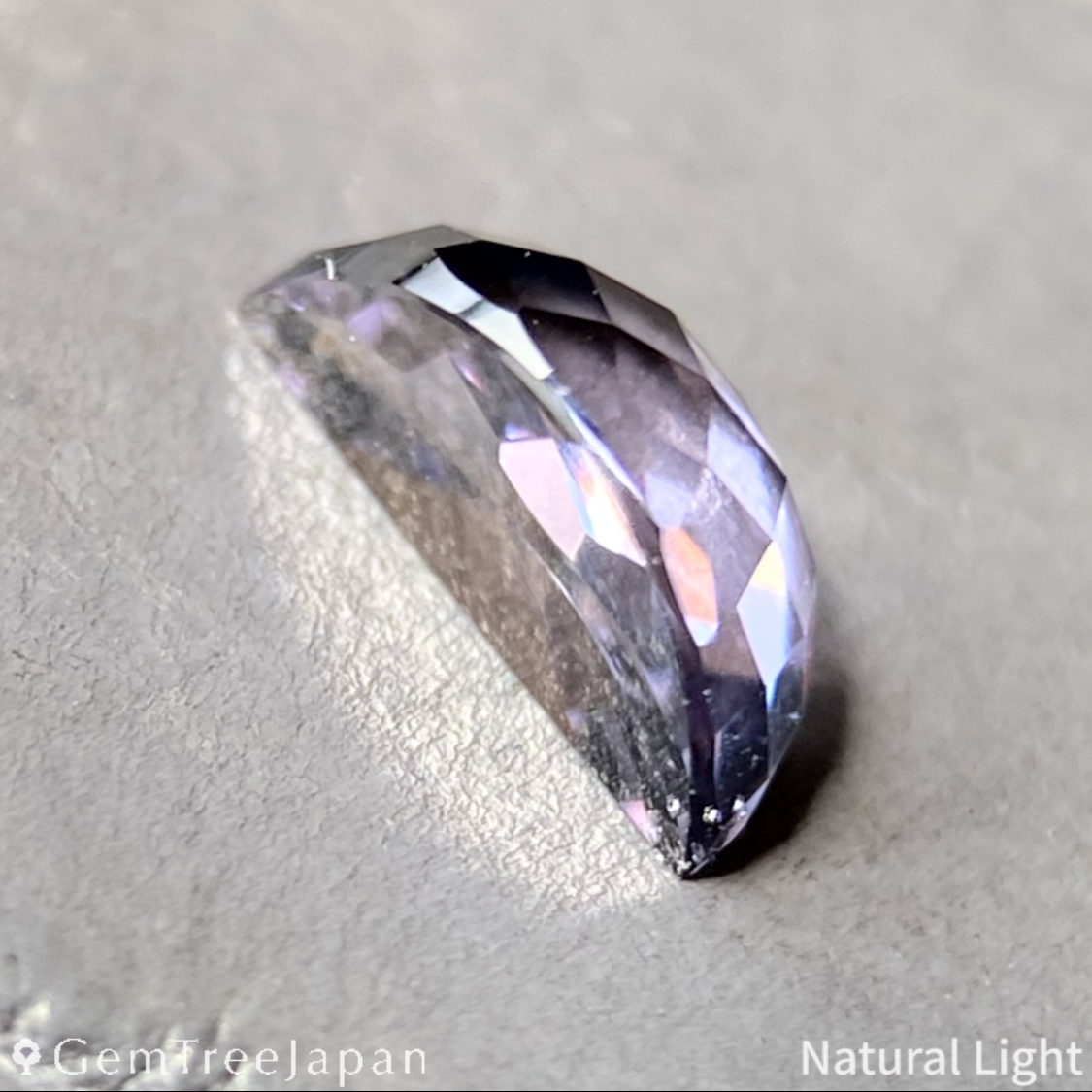 【Trial Price】"Fruit Cut" Pinkish Violet Spinel 0.428ct / Madagascar