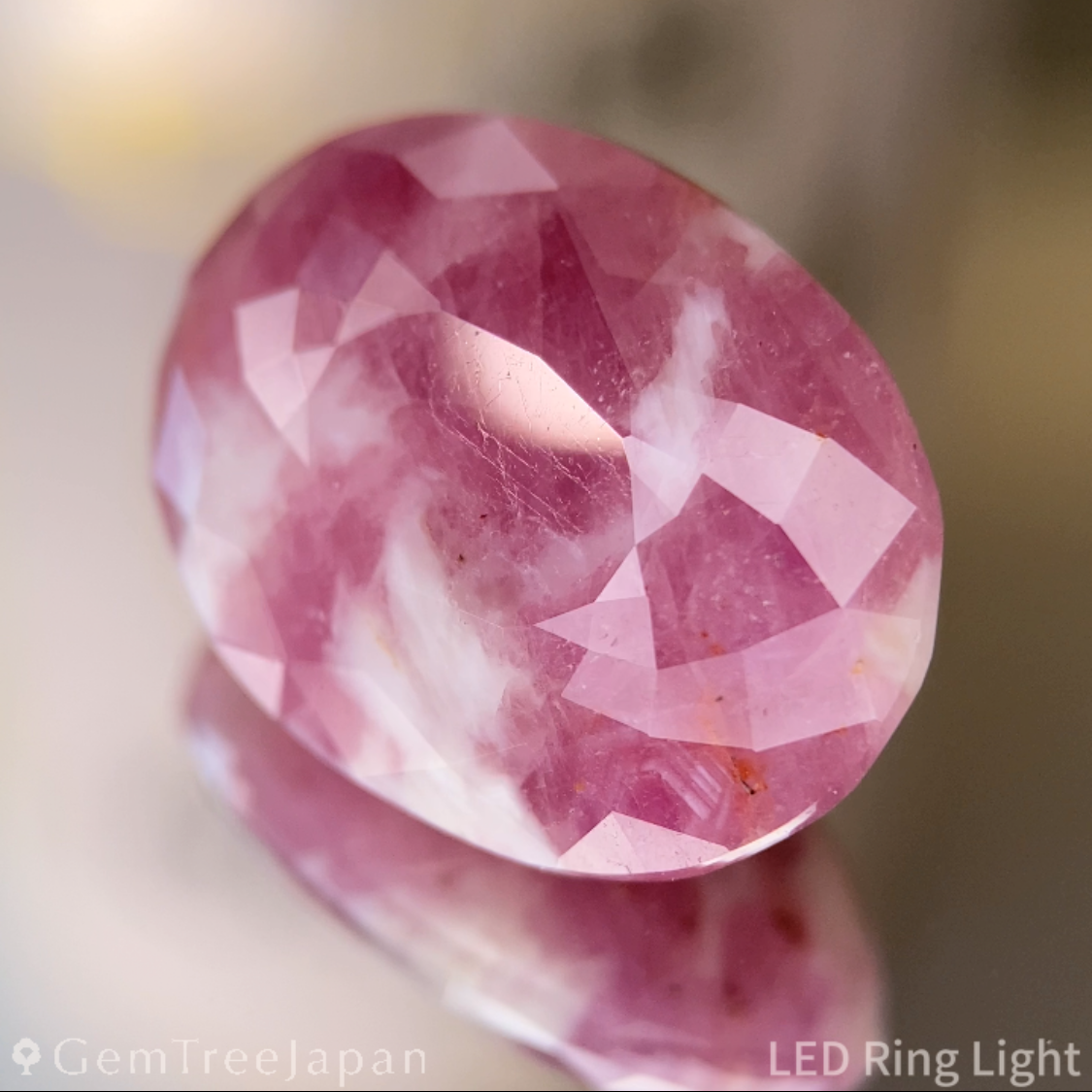 Un-Heat Parti-Color Sapphire 21.77ct / Vietnam