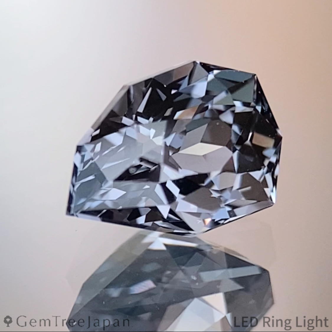 【Flame Frame】Grey Spinel 1.00ct / Burma
