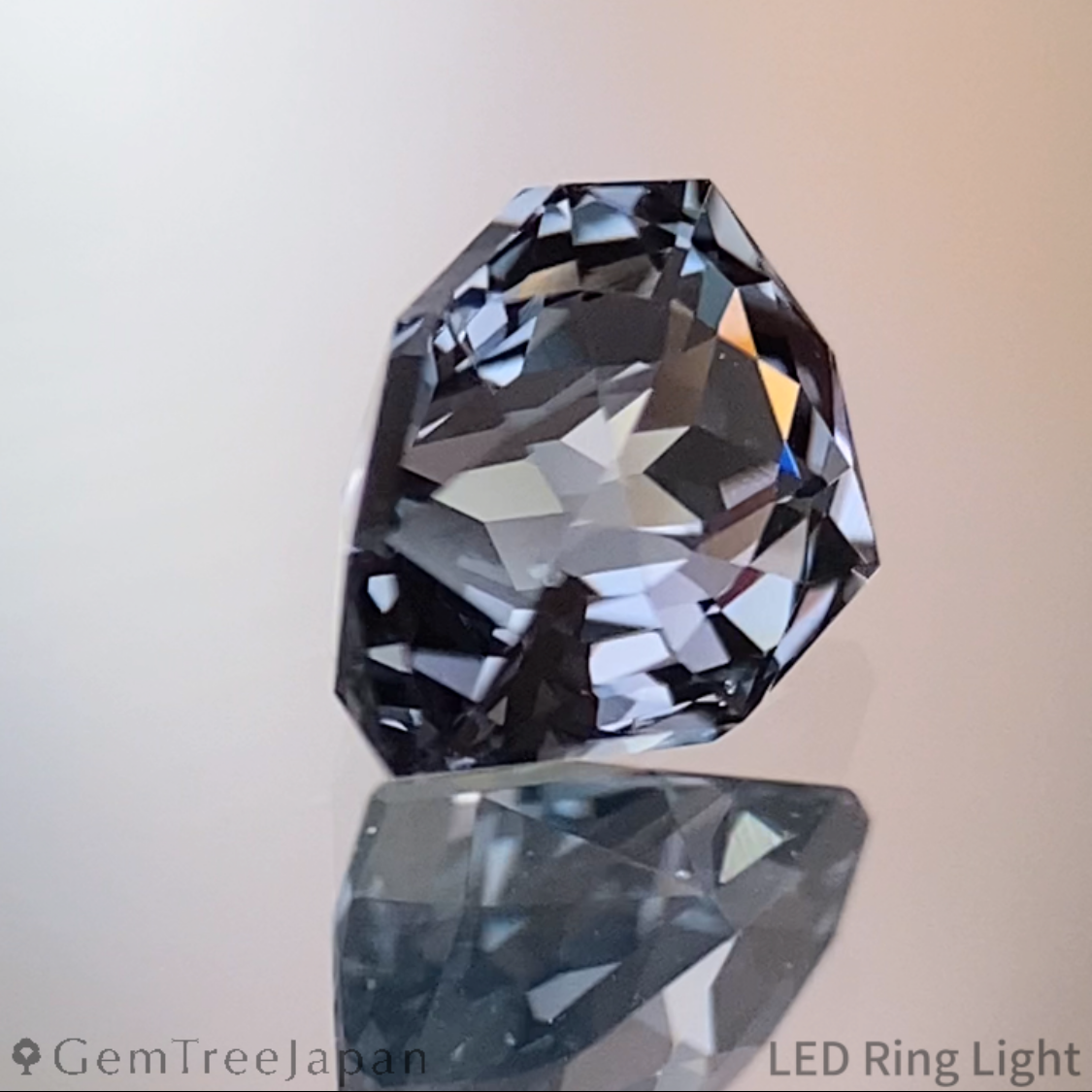 【Flame Frame】Grey Spinel 1.00ct / Burma