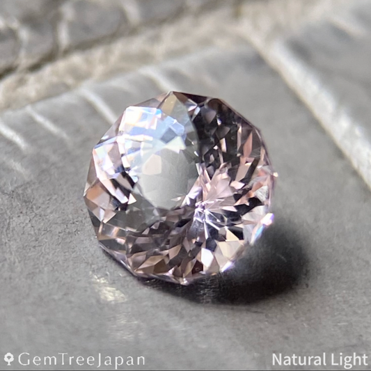 【Trial Price】"Super Gira Cut 121" Pale Pink Spinel 0.518ct / Myanmar (Burma)