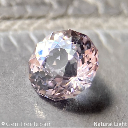 【Trial Price】"Super Gira Cut 121" Pale Pink Spinel 0.518ct / Myanmar (Burma)