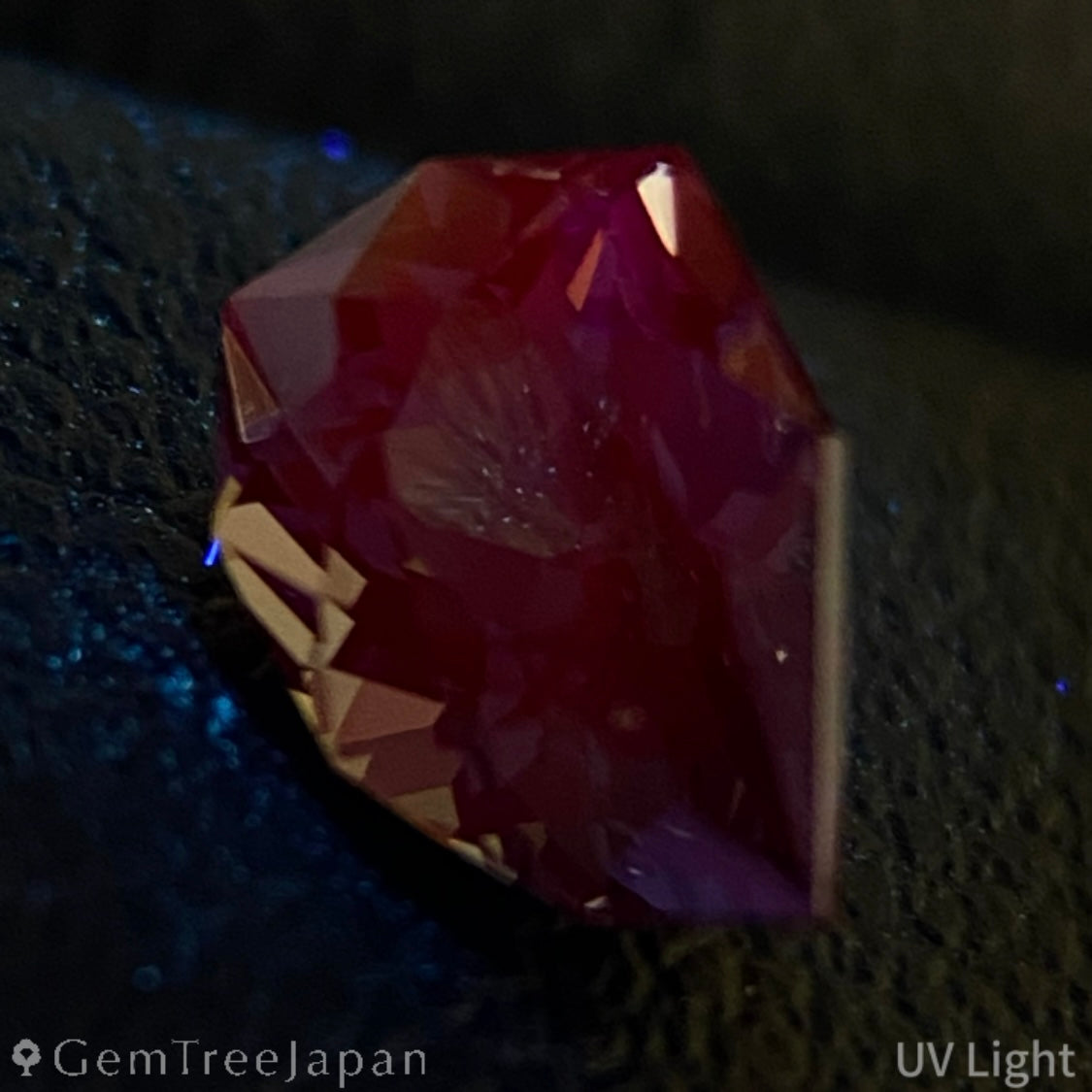 【Flame Frame】Grey Spinel 1.00ct / Burma