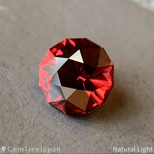 【Trial Price】"Narika Cut" Orangy Red Spinel 0.356ct / Burma