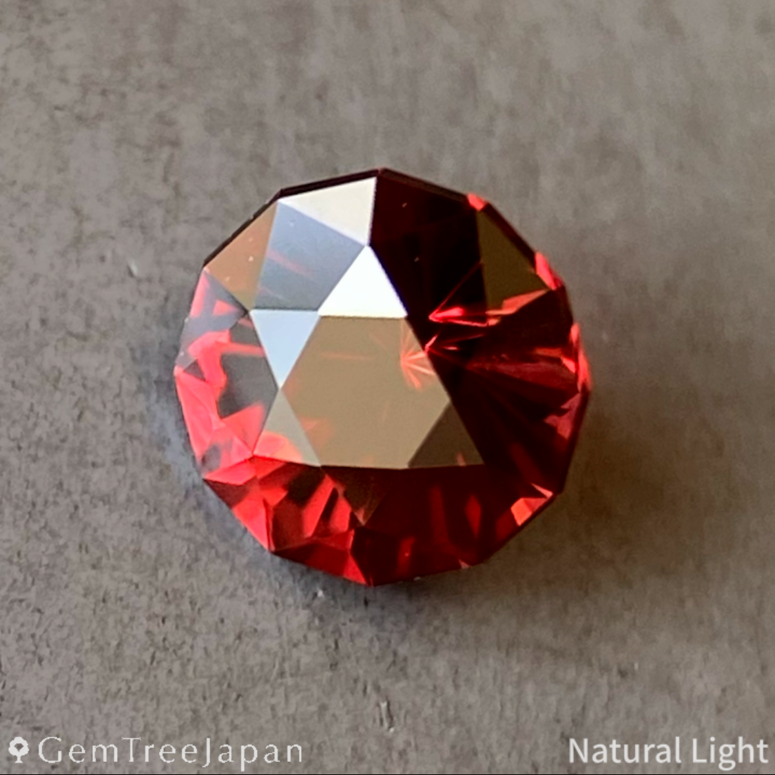 【Trial Price】"Narika Cut" Orangy Red Spinel 0.356ct / Burma