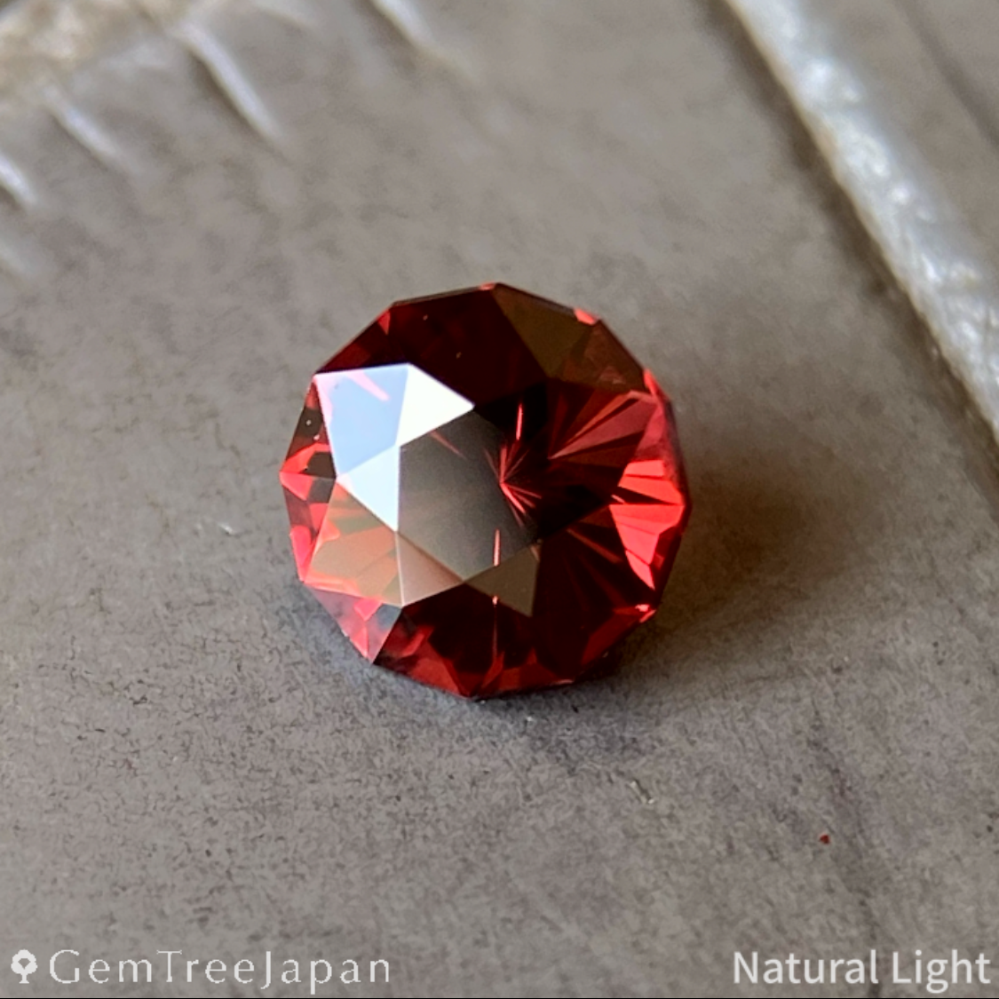 【Trial Price】"Narika Cut" Orangy Red Spinel 0.356ct / Burma