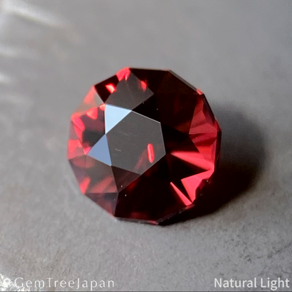 【Trial Price】"Narika Cut" Orangy Red Spinel 0.356ct / Burma