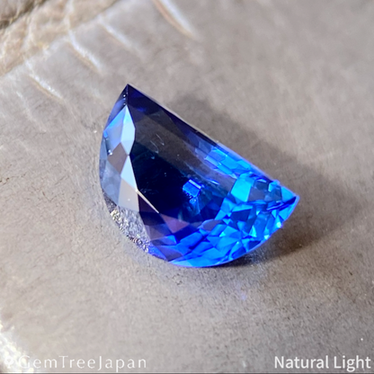 "Biue Sunrise" Cornflower Blue Sapphire 0.397ct / Sri Lanka