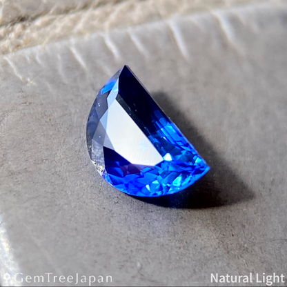 "Biue Sunrise" Cornflower Blue Sapphire 0.397ct / Sri Lanka