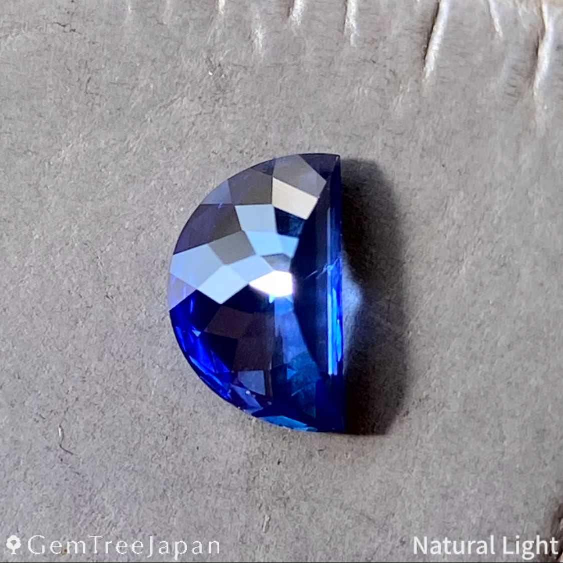 "Biue Sunrise" Cornflower Blue Sapphire 0.397ct / Sri Lanka