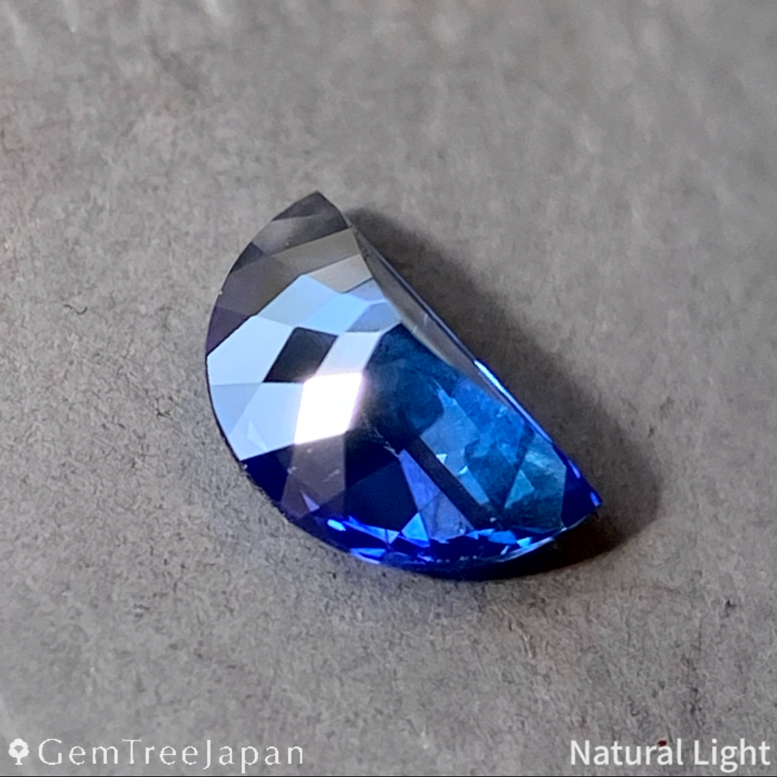 "Biue Sunrise" Cornflower Blue Sapphire 0.397ct / Sri Lanka