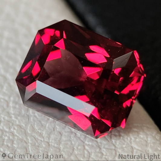 Malaya Garnet 1.556ct / Tanzania