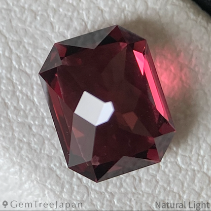 Malaya Garnet 1.556ct / Tanzania