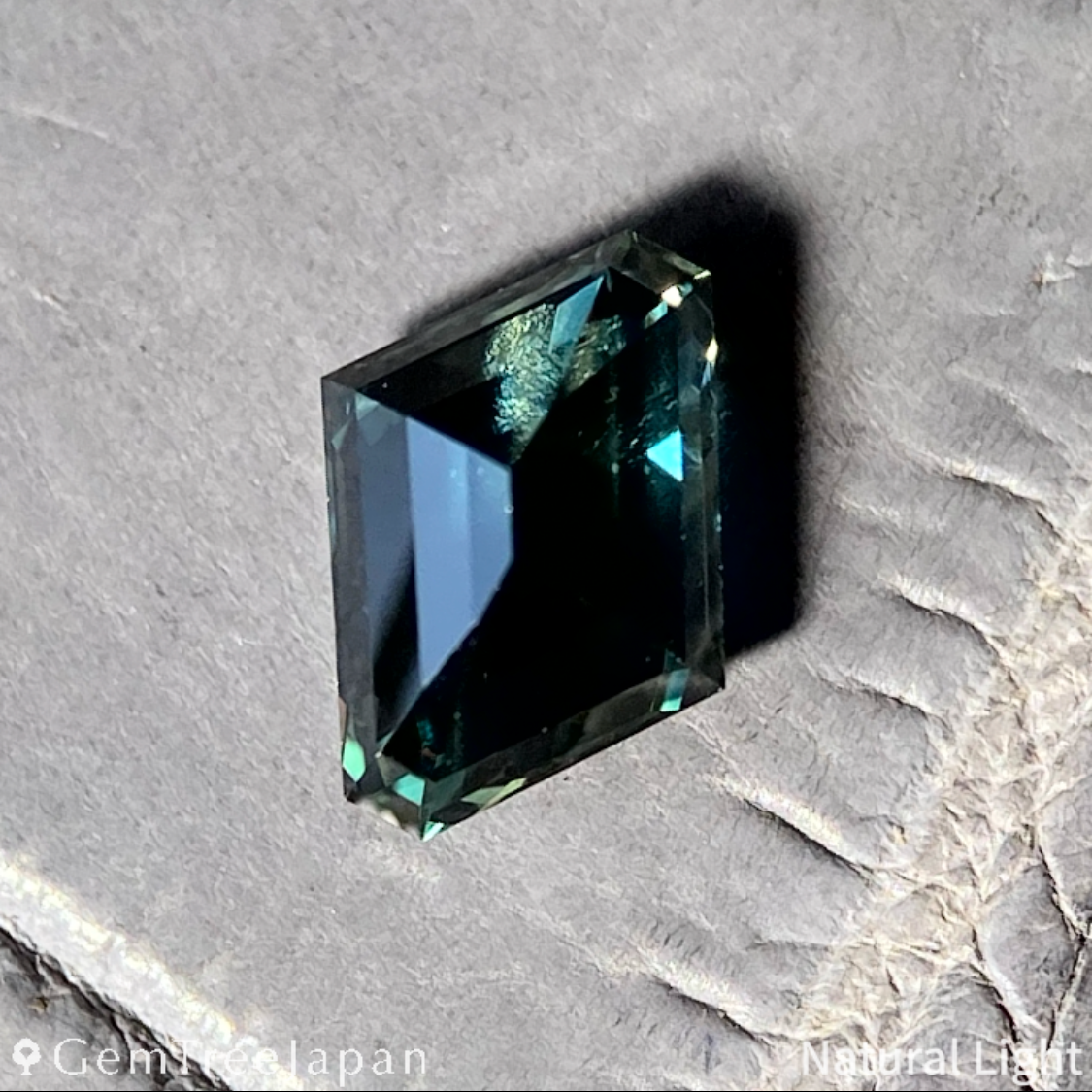 "Clipped Parallelogram" Bluish Green Sapphire 0.872ct / Nigeria