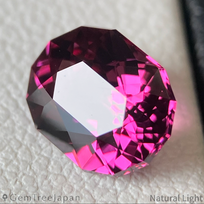 Malaya Garnet 1.971ct / Tanzania