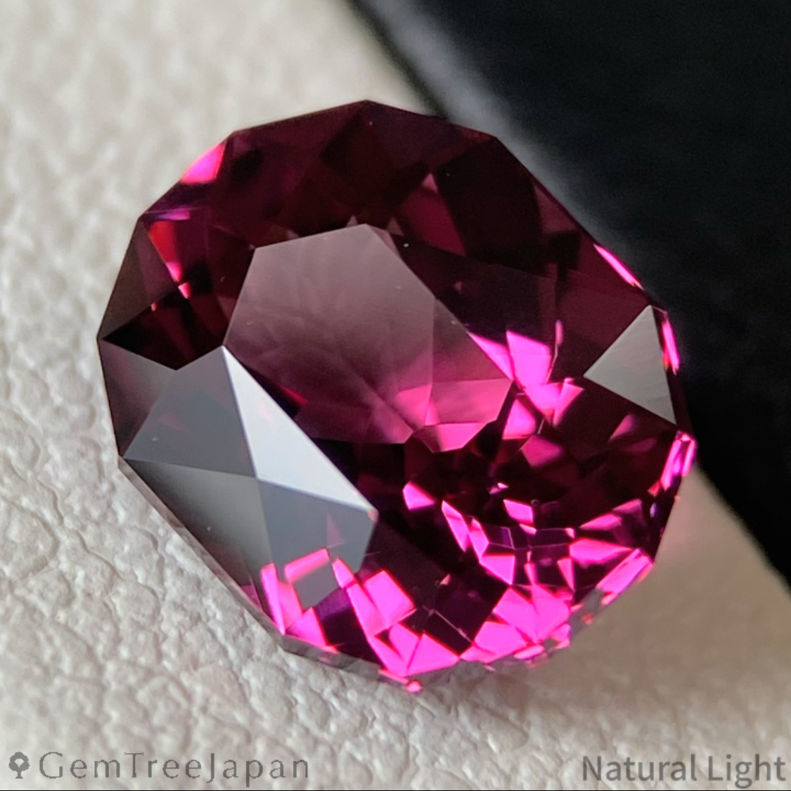 Malaya Garnet 1.971ct / Tanzania