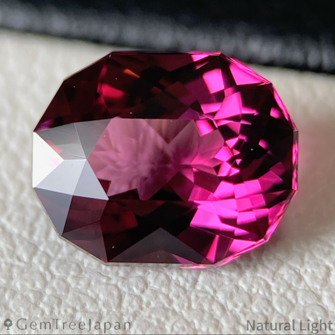 Malaya Garnet 1.971ct / Tanzania