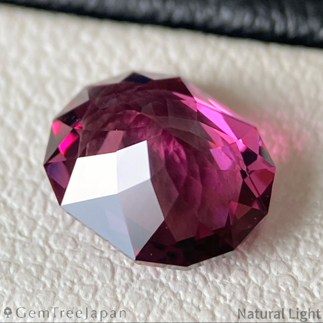Malaya Garnet 1.971ct / Tanzania