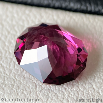Malaya Garnet 1.971ct / Tanzania