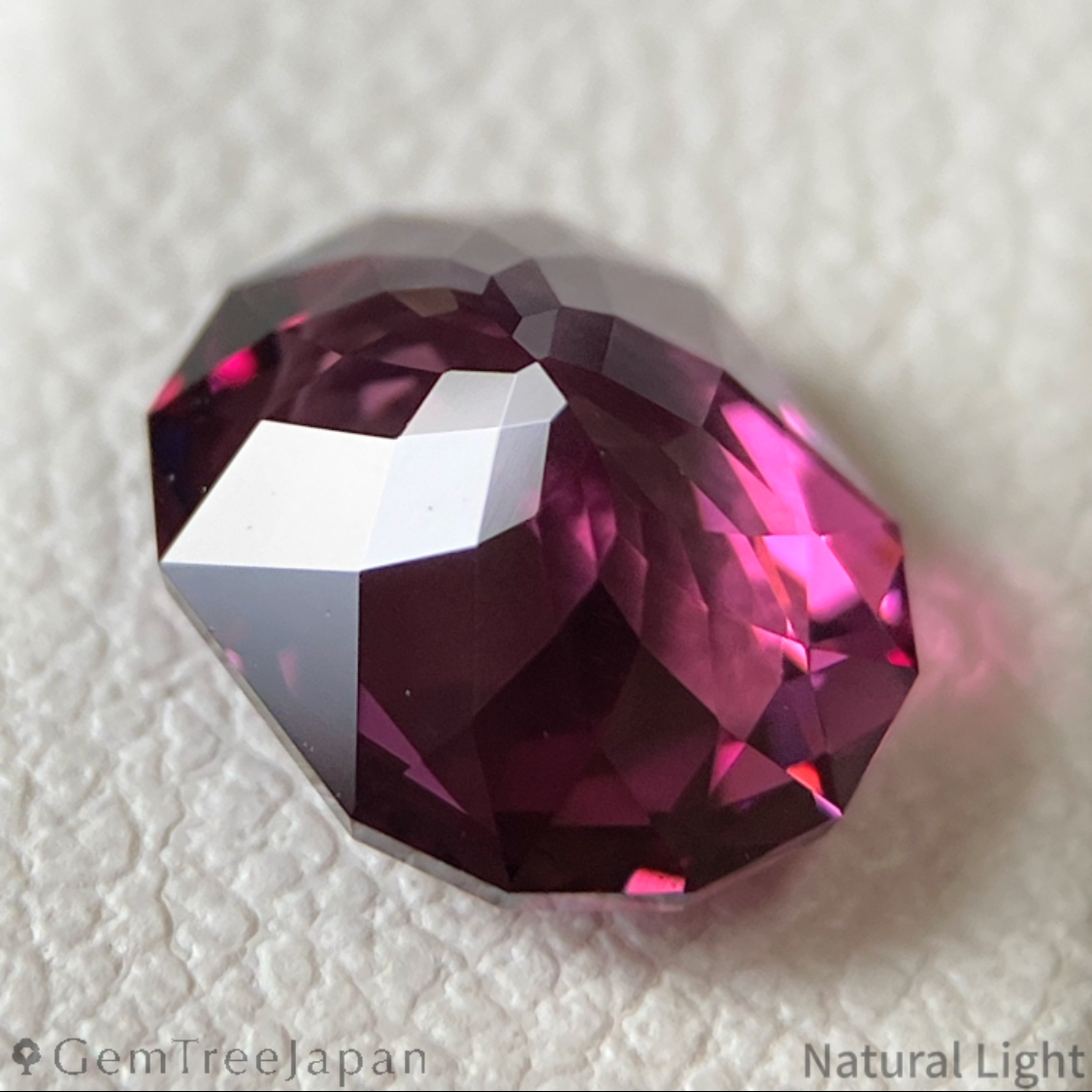Malaya Garnet 1.971ct / Tanzania