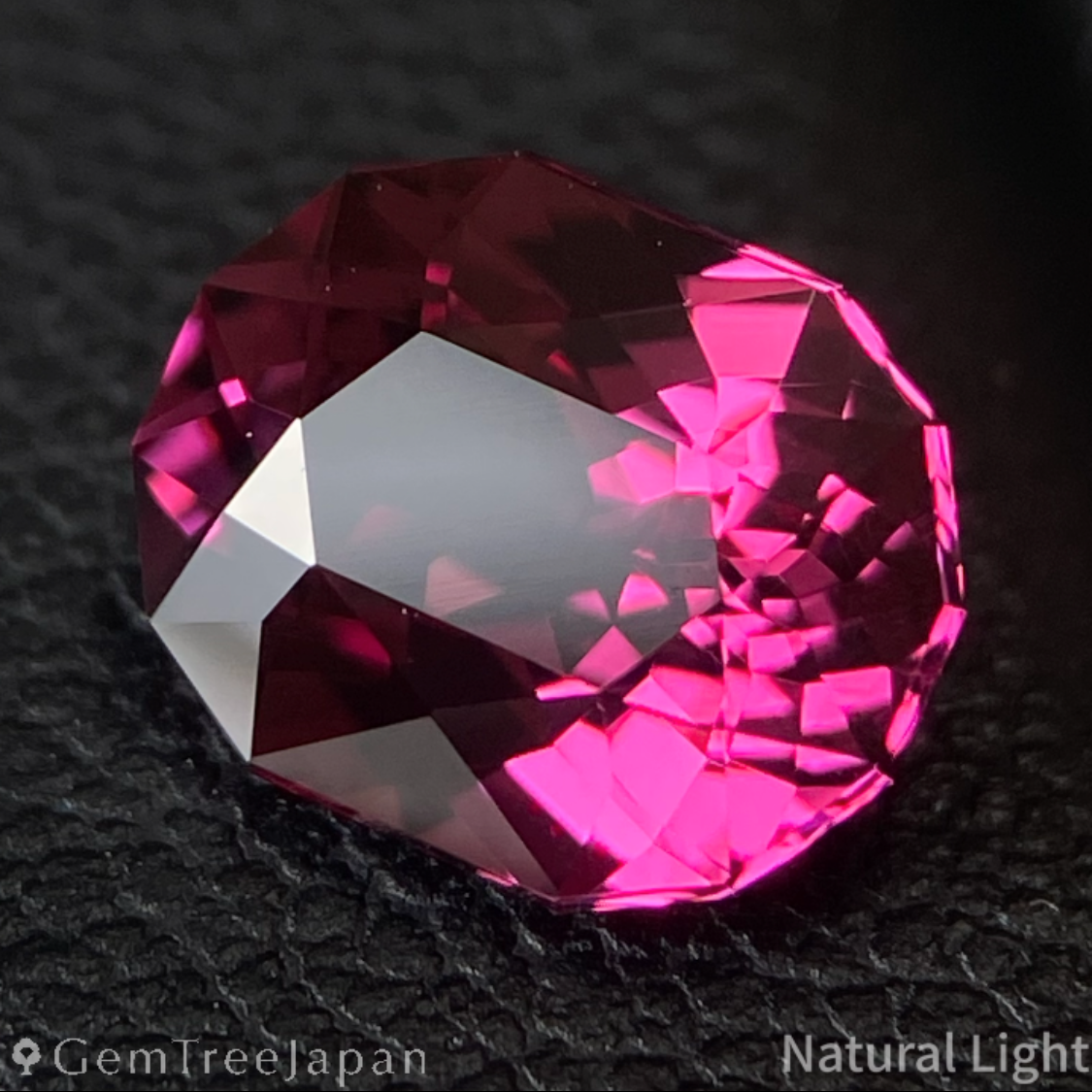 Malaya Garnet 1.971ct / Tanzania