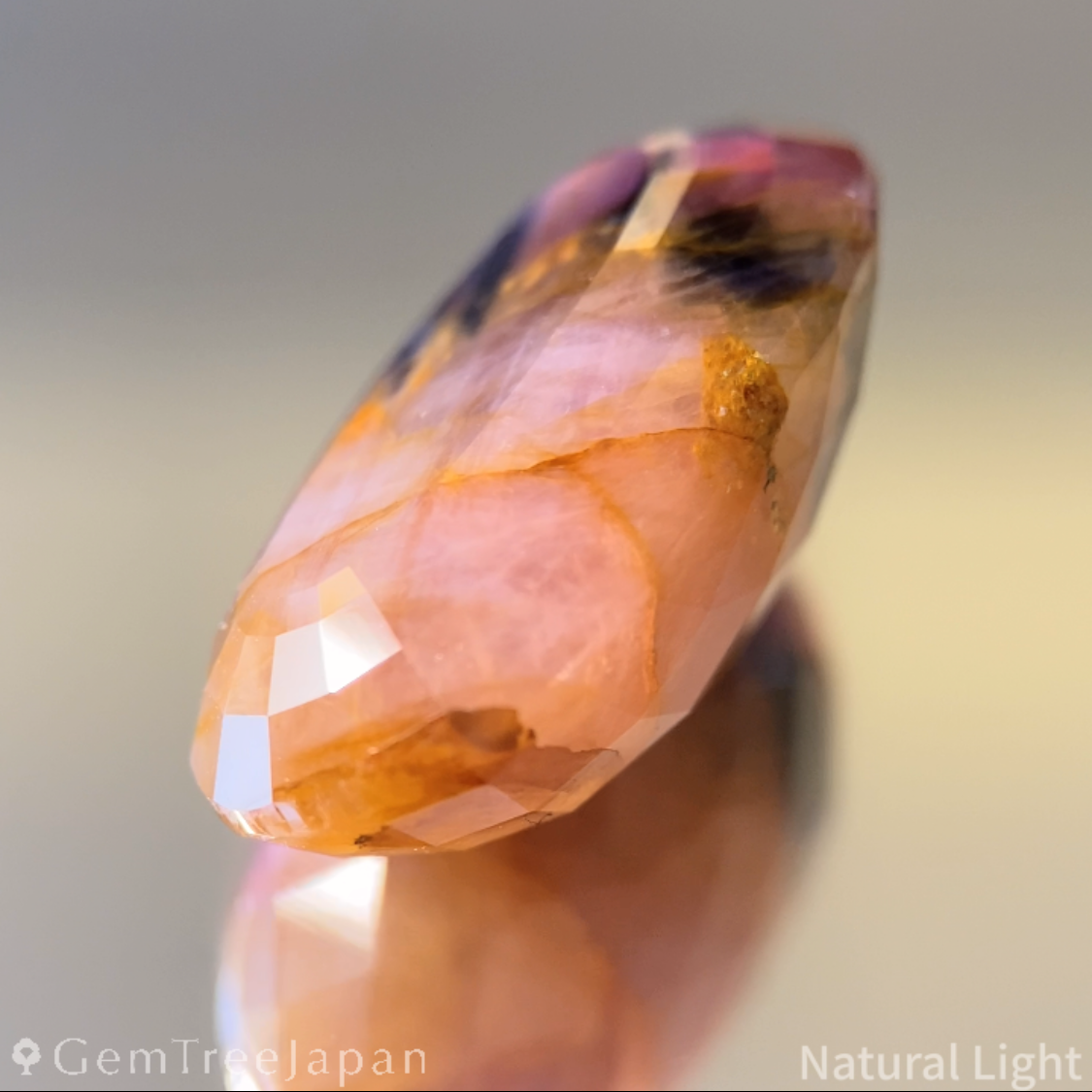 Un-Heat Parti-Color Sapphire 19.756ct / Vietnam