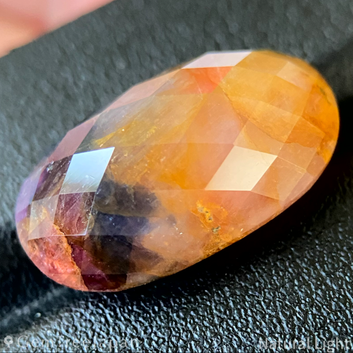 Un-Heat Parti-Color Sapphire 19.756ct / Vietnam