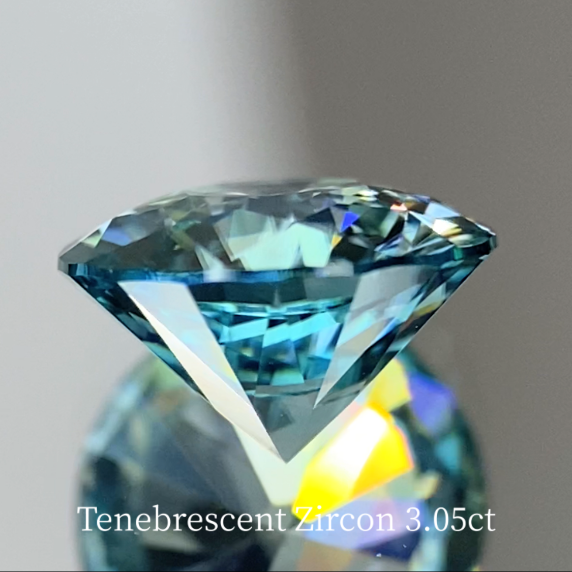 UV Tenebrescent Zircon 3.061ct