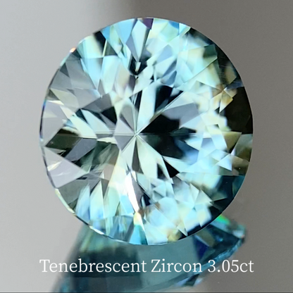 UV Tenebrescent Zircon 3.061ct