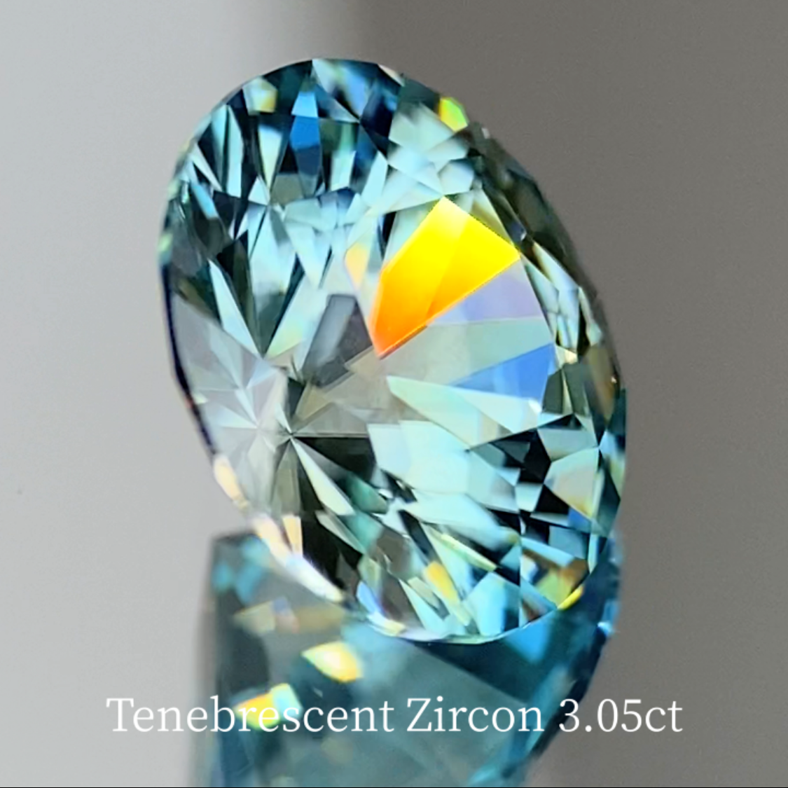 UV Tenebrescent Zircon 3.061ct