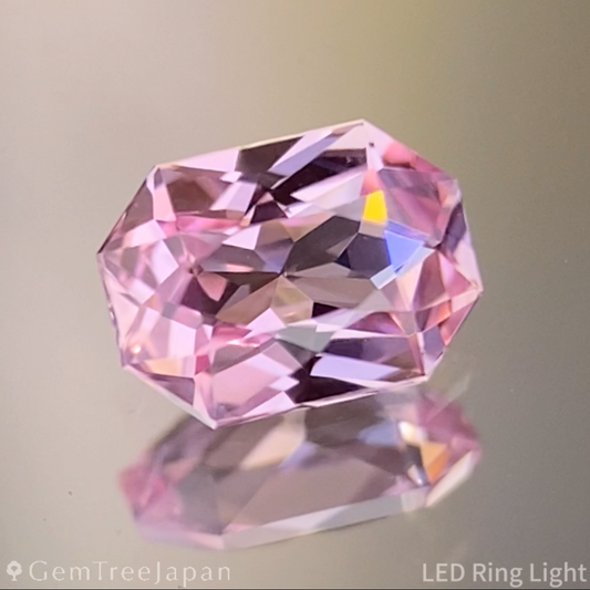 Padparadscha Sapphire 0.429ct / Sri Lanka