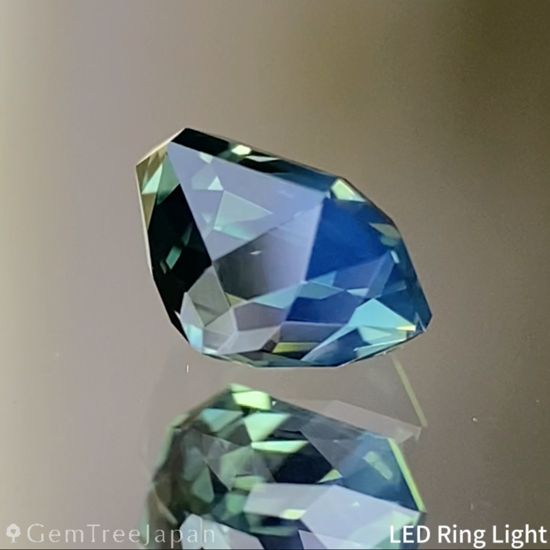 Green-Silky Blue Sapphire 0.544ct / Nigeria