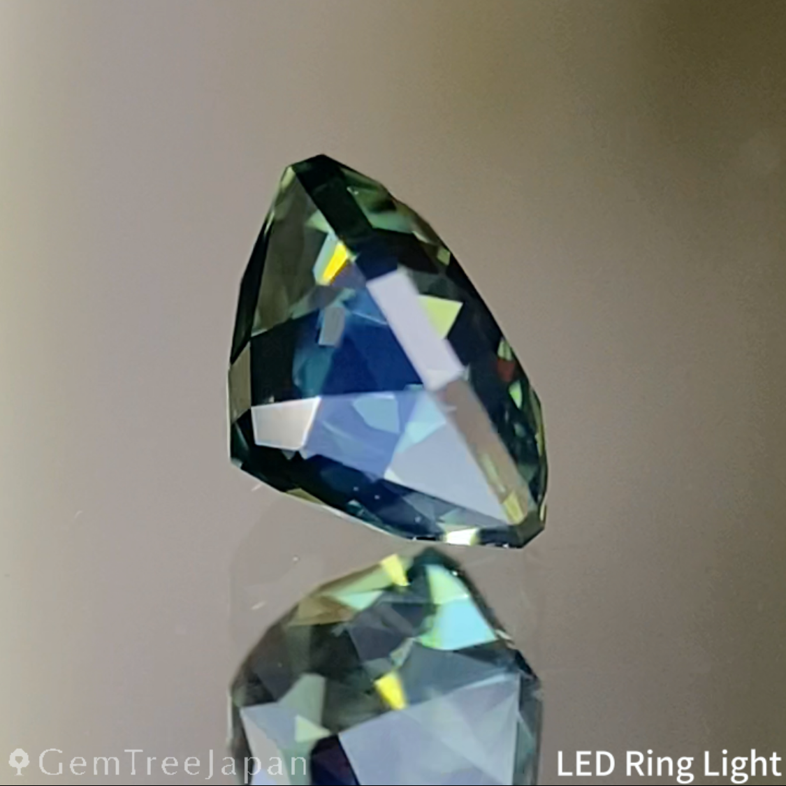 Green-Silky Blue Sapphire 0.544ct / Nigeria