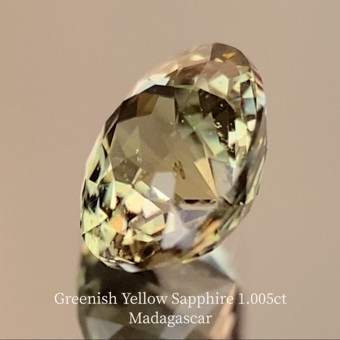 Greenish Yellow Sapphire 1.005ct / Madagascar